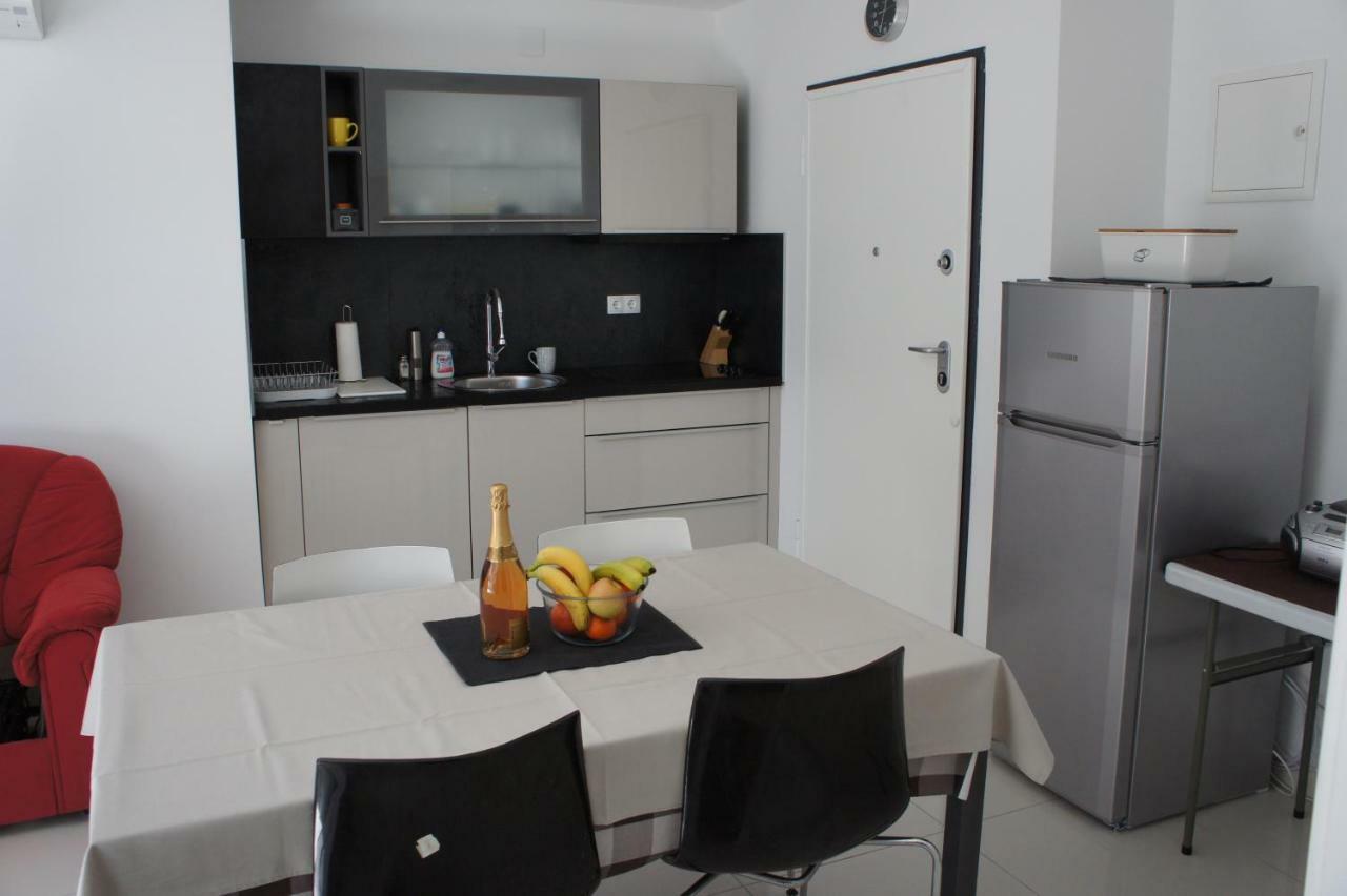 Apartment White Vantacici Eksteriør bilde
